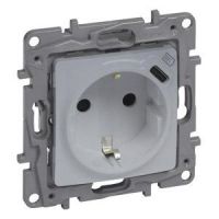 Gniazdo 2P+Z płaskie 16A, 250V + USB typ C w plakietce (z przesłoną) aluminium, Niloe Selection | 762196 Legrand