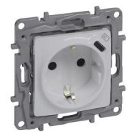 Gniazdo 2P+Z płaskie 16A, 250V + USB typ C w plakietce (z przesłoną) perła, Niloe Selection | 762496 Legrand
