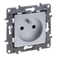 Gniazdo 2P+Z 16A, 250V (z przesłoną, zaciski śrubowe) aluminium, Niloe Selection | 762127 Legrand