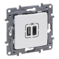 Gniazdo 2xUSB typ A+C, 3A perła, Niloe Selection | 762497 Legrand